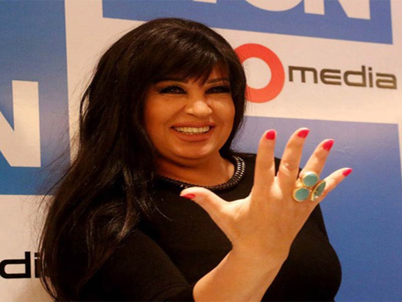 شاهد فيفي عبده كيف تصرّفت مع أطول رجل بالعالم.. اضغط لمشاهدة الفيديو